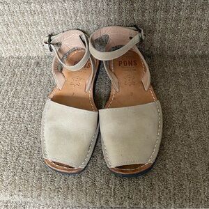 Pons 521 Classic Strap Sandals in Sand